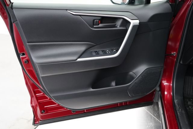 Used 2023 Toyota RAV4 LE image 9