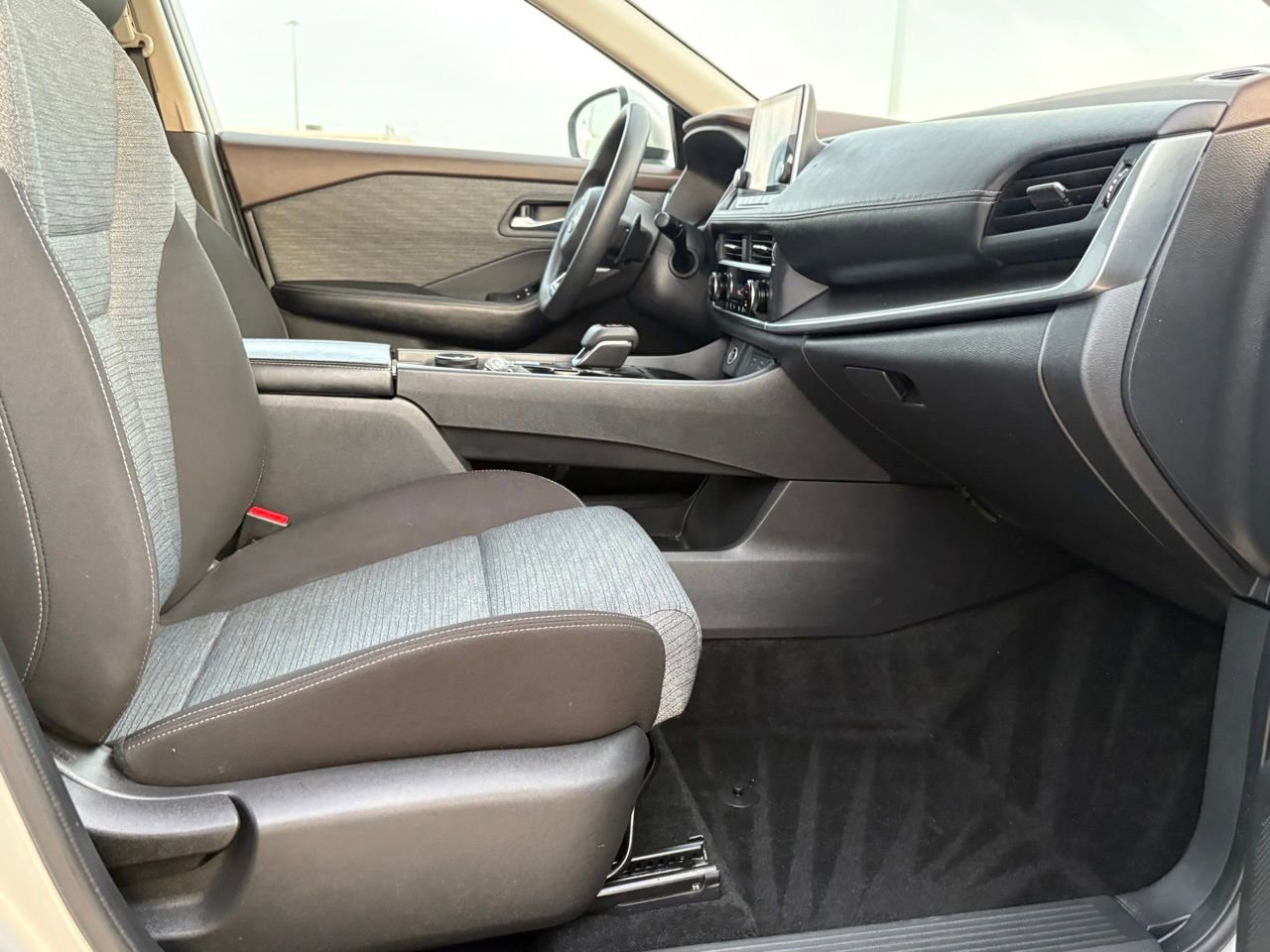 Certified 2023 Nissan Rogue SV image 39