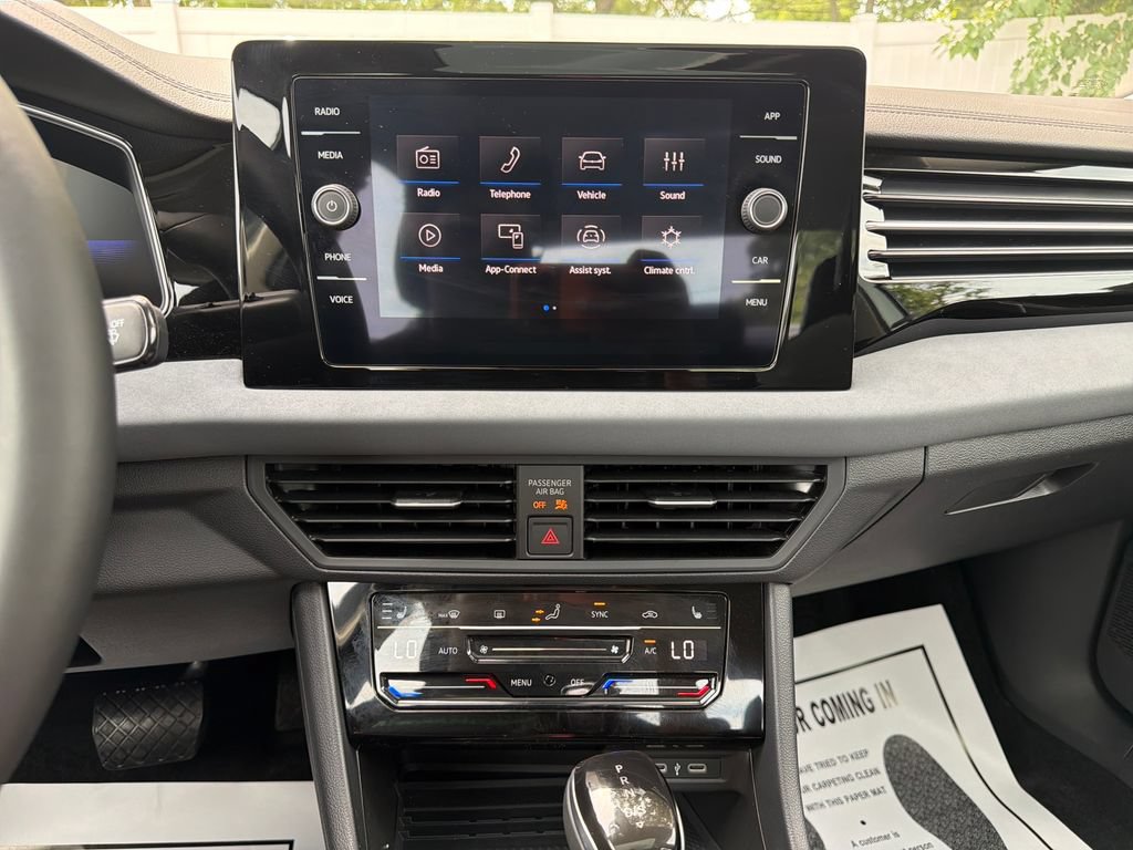 Used 2025 Volkswagen Jetta SE w/ Sunroof Package FWD image 20