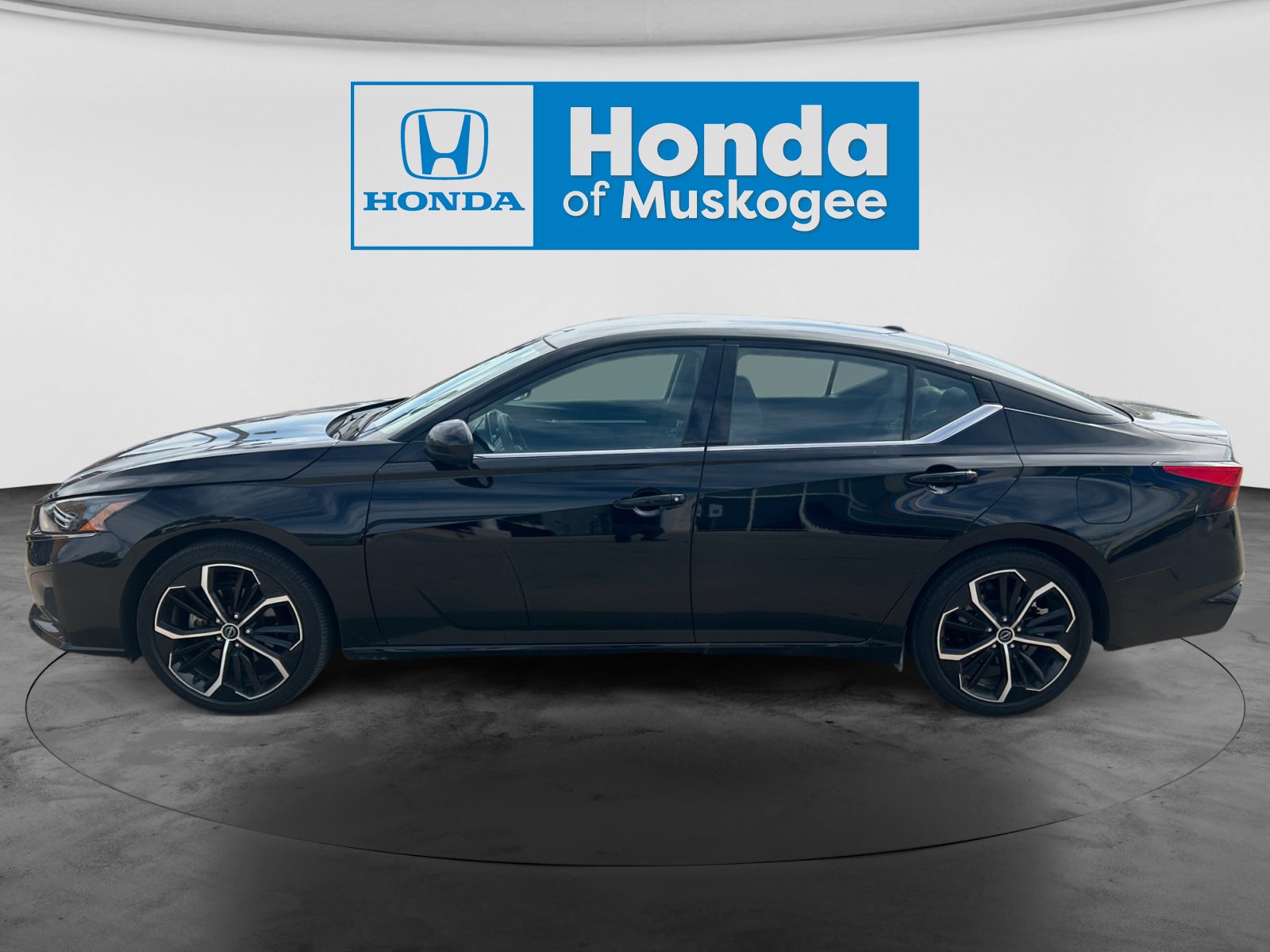 Used 2025 Nissan Altima 2.5 SR FWD image 8