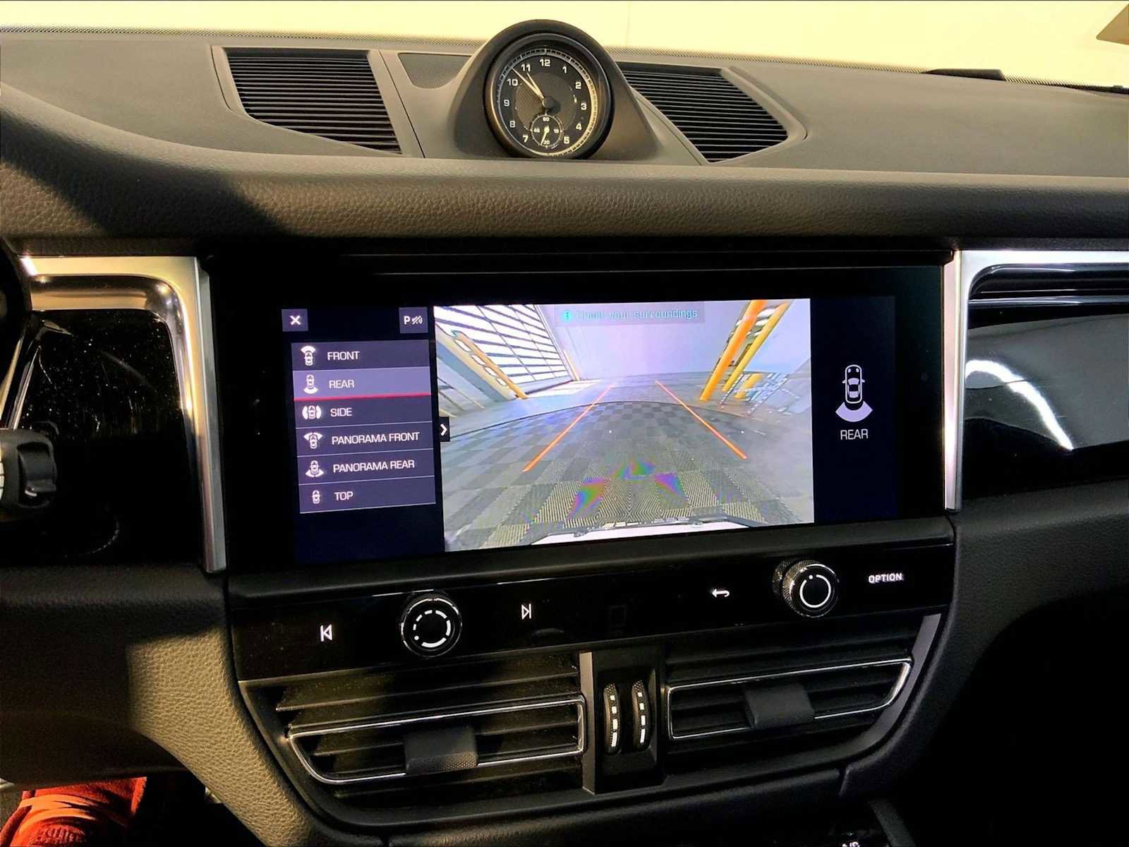 Certified 2023 Porsche Macan image 31