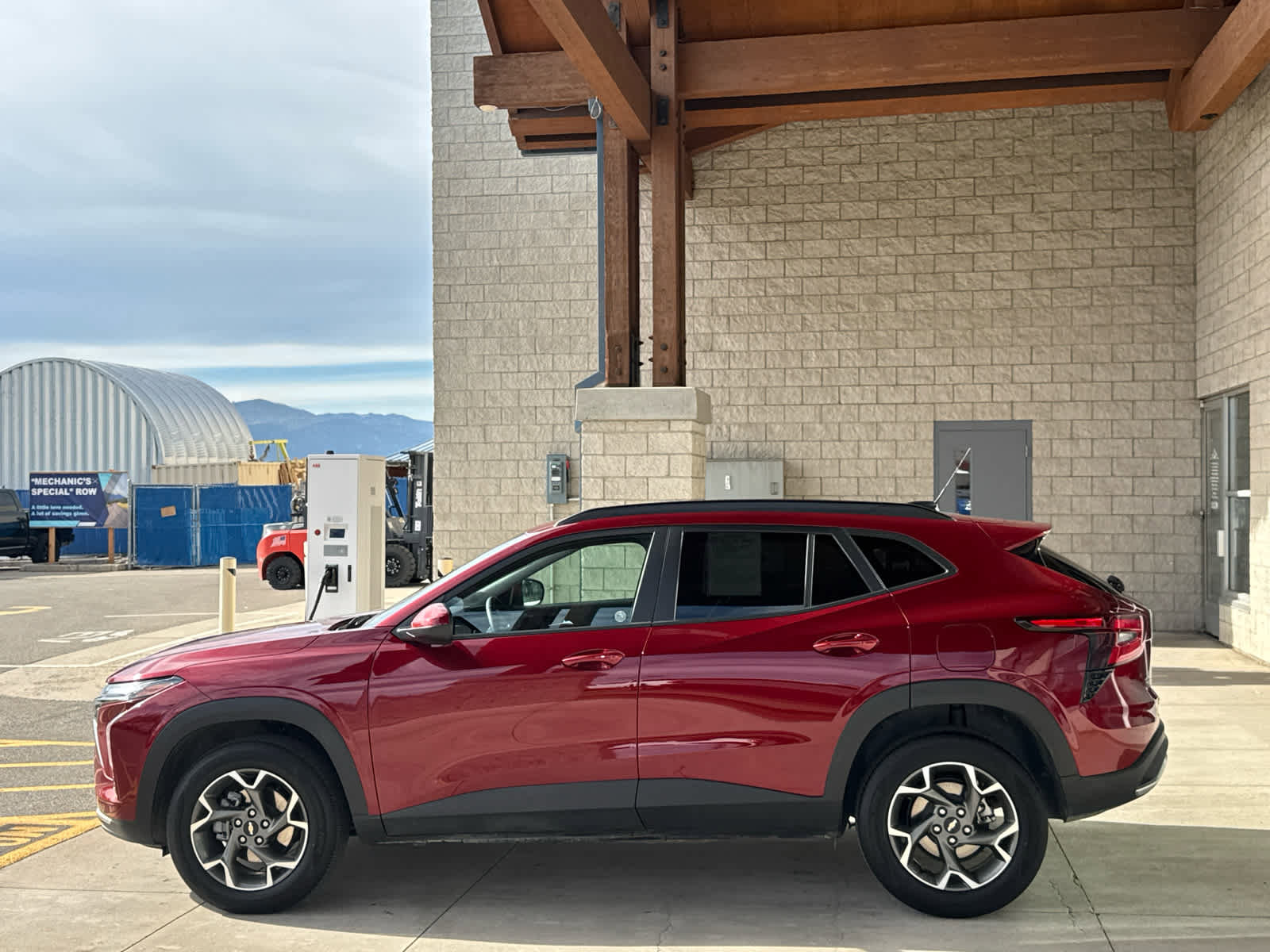 Certified 2025 Chevrolet Trax LT w/ LT Convenience Package image 2