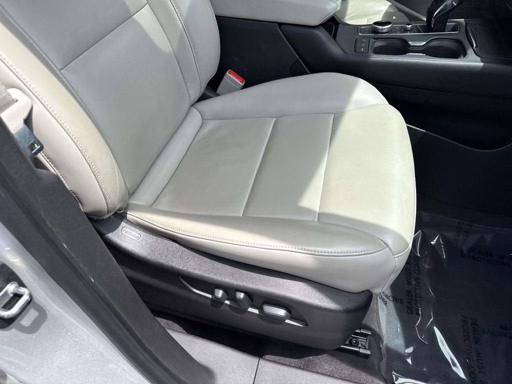 Used 2019 Cadillac XT4 Premium Luxury w/ Technology Package AWD/4WD image 28