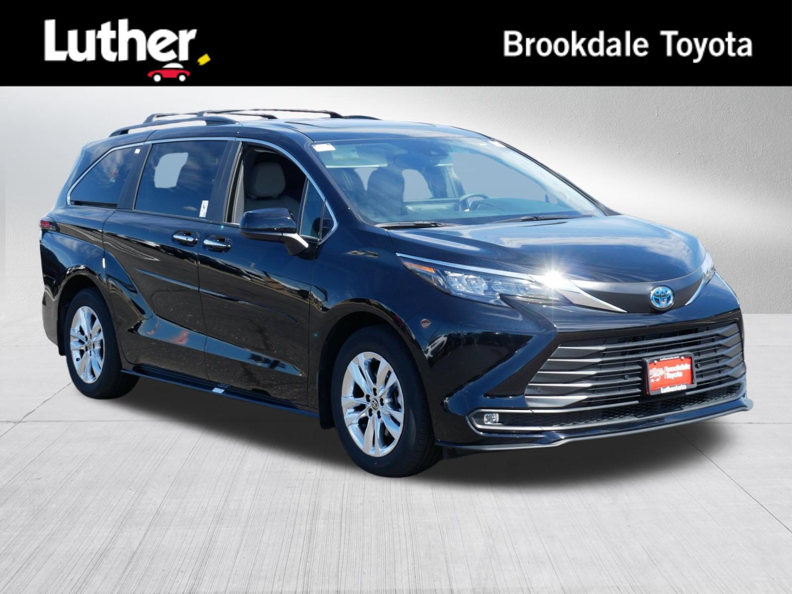 Used 2025 Toyota Sienna XLE w/ XLE Plus Package