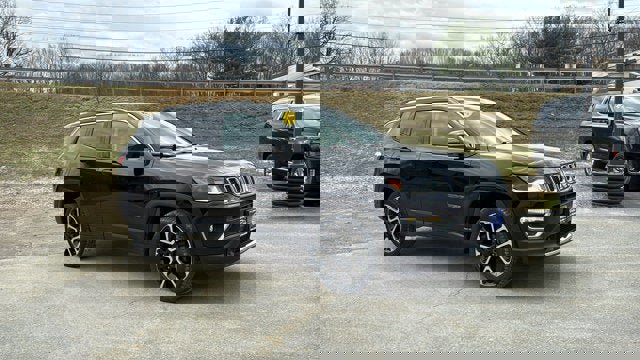 Used 2018 Jeep Compass Limited w/ Navigation Group image 2