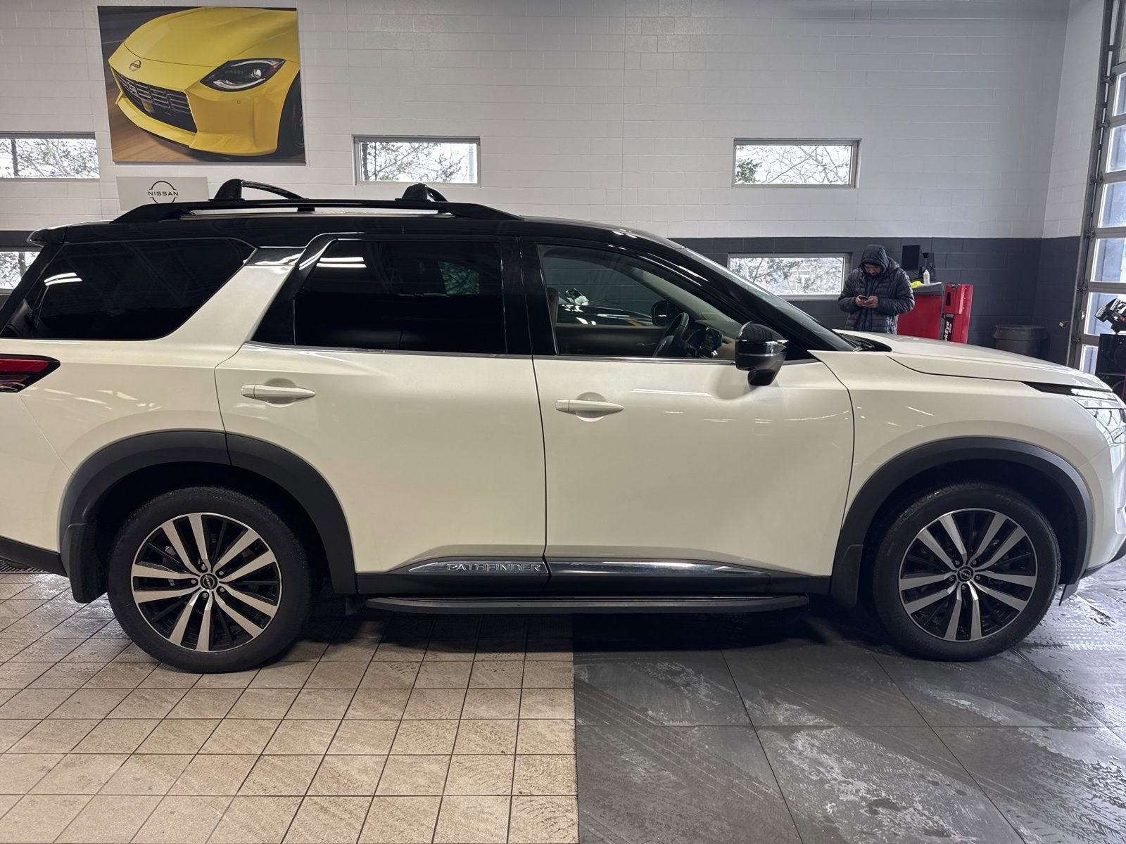 Certified 2024 Nissan Pathfinder Platinum w/ Lighting Package (N93) image 14