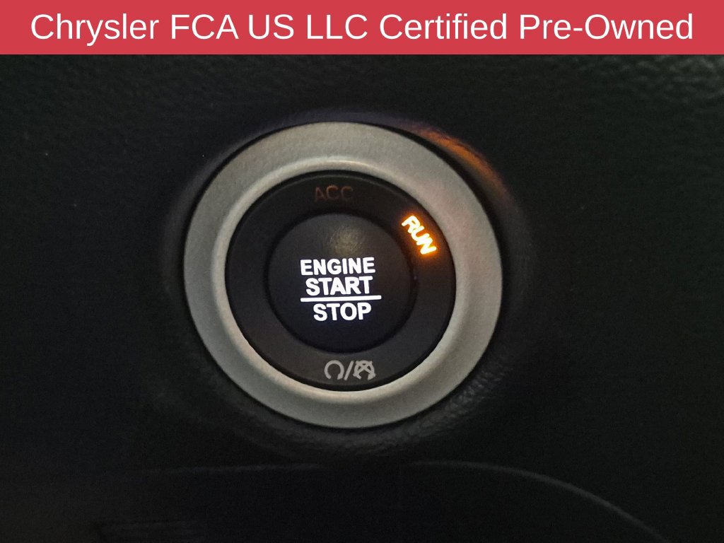 Certified 2025 Chrysler Pacifica Select FWD image 29