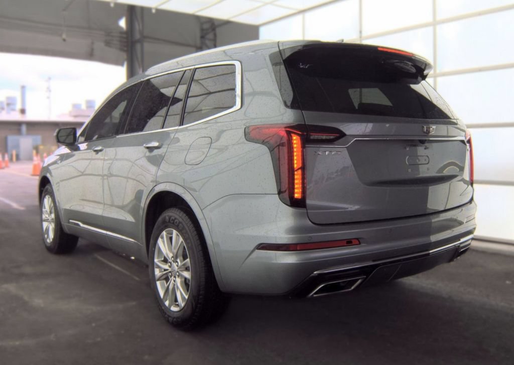 Used 2024 Cadillac XT6 Luxury FWD image 3