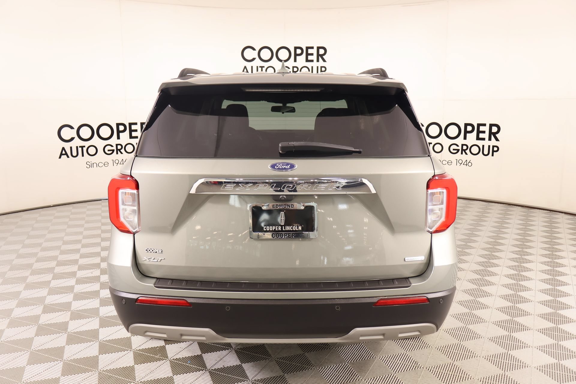 Used 2020 Ford Explorer XLT w/ Equipment Group 202A RWD image 22