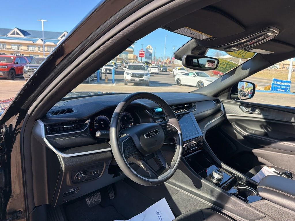 Used 2023 Jeep Grand Cherokee Altitude image 16