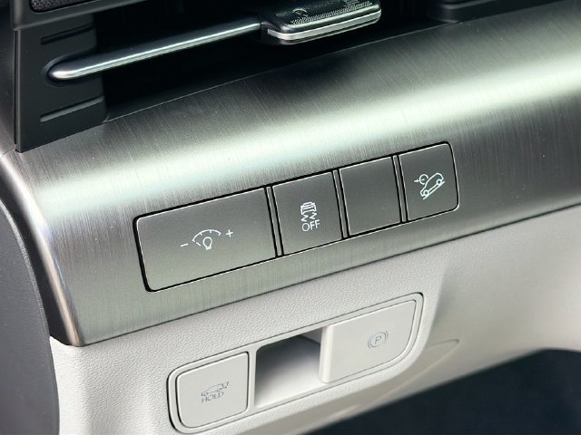 Certified 2026 Hyundai Kona Limited FWD image 11