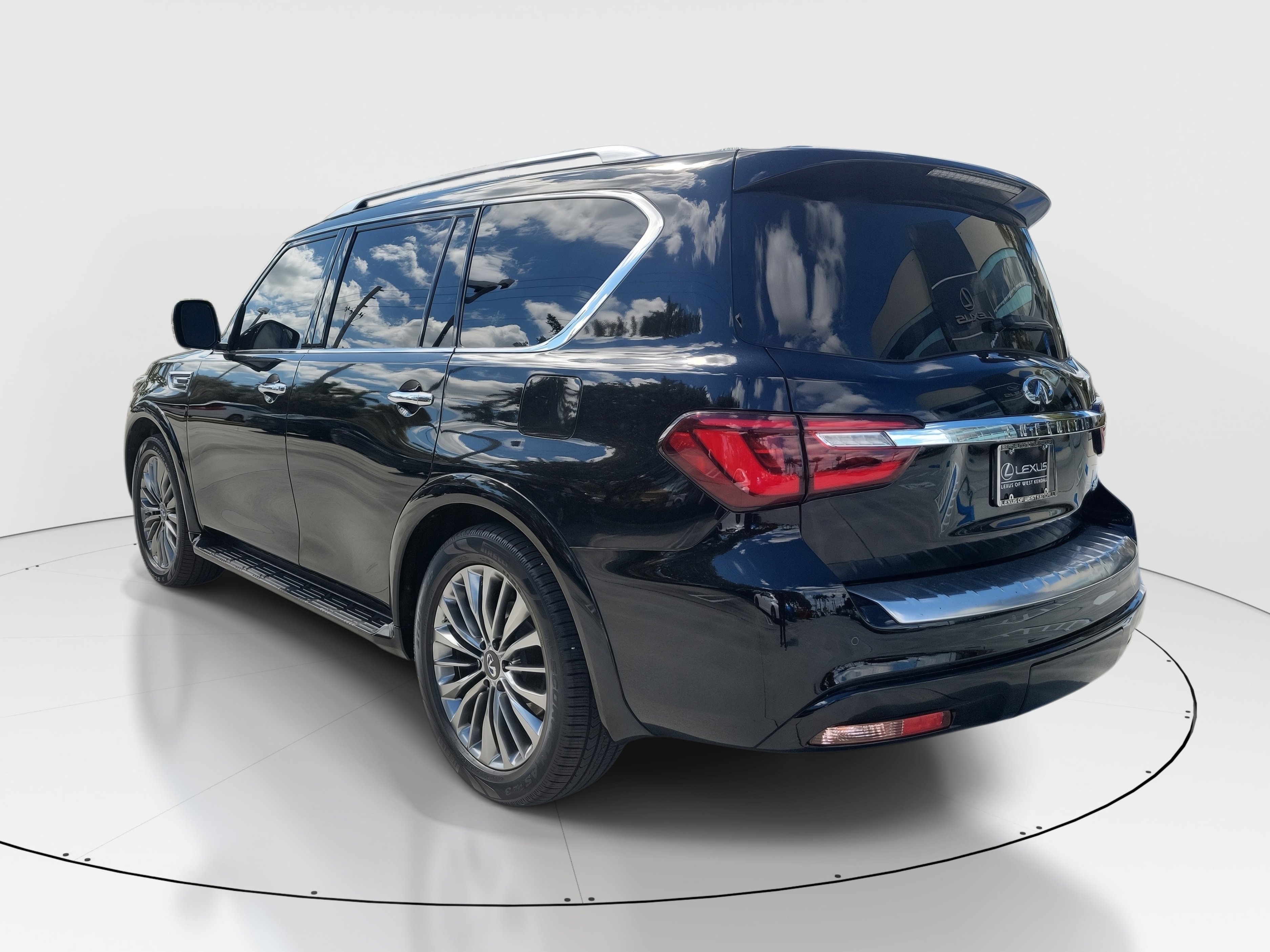 Used 2021 INFINITI QX80 Sensory w/ All-Season Package image 4