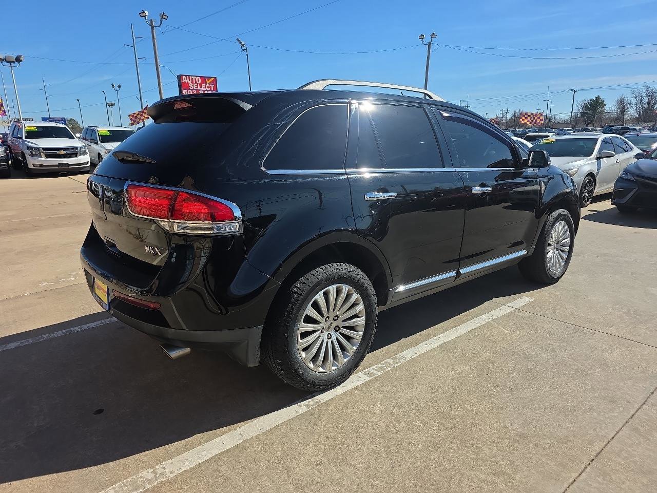 Used 2012 Lincoln MKX FWD image 5