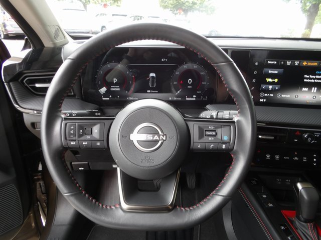 Certified 2025 Nissan Kicks SR image 32