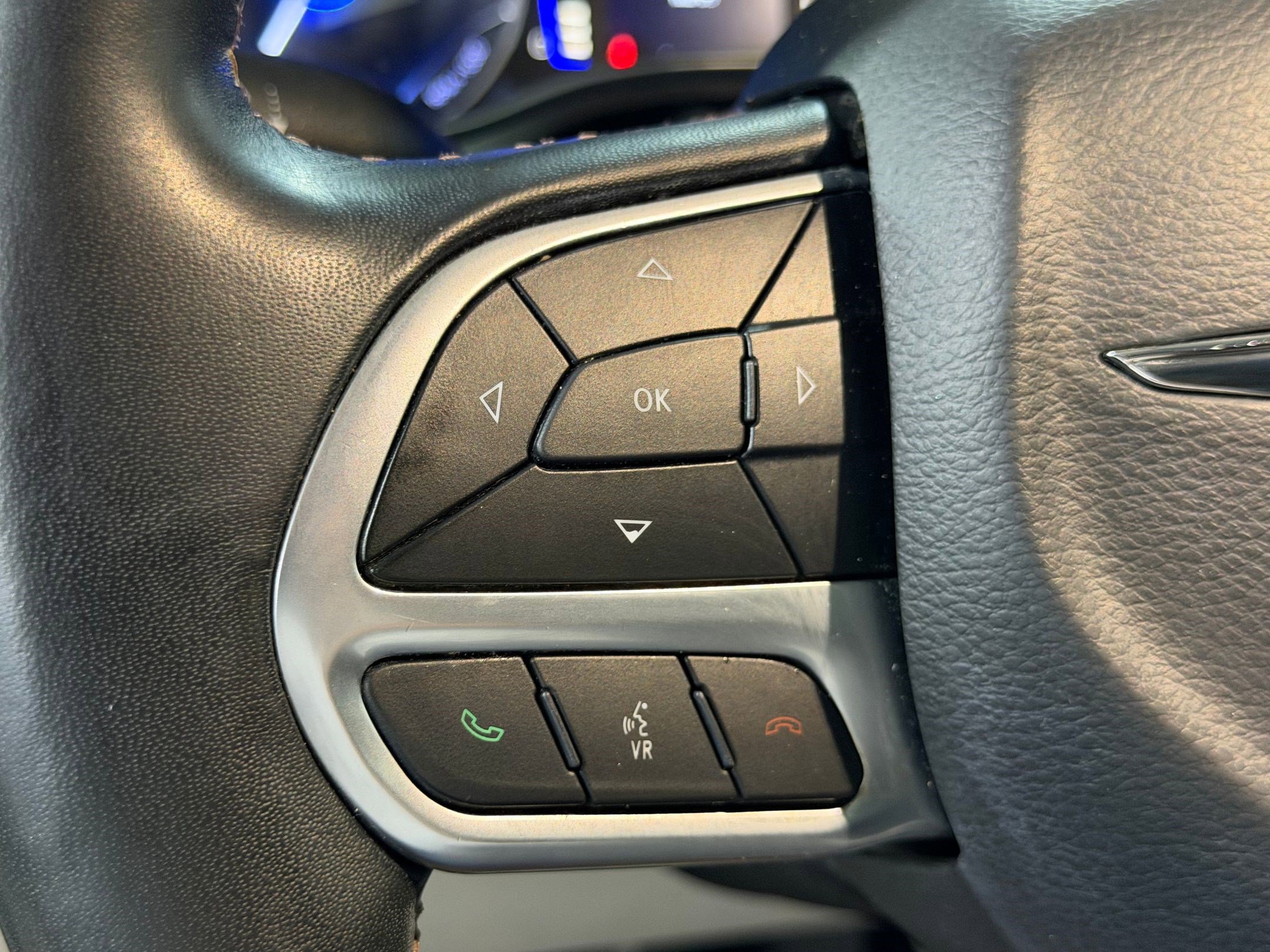 Used 2020 Chrysler Pacifica Touring-L FWD image 15