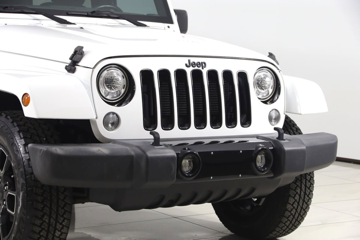 Used 2017 Jeep Wrangler Unlimited Sahara AWD/4WD image 32