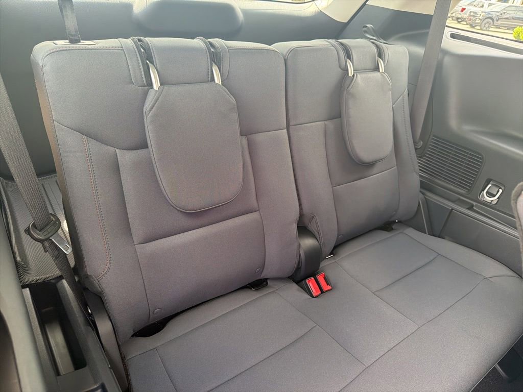 Used 2025 Ford Explorer Active RWD image 15