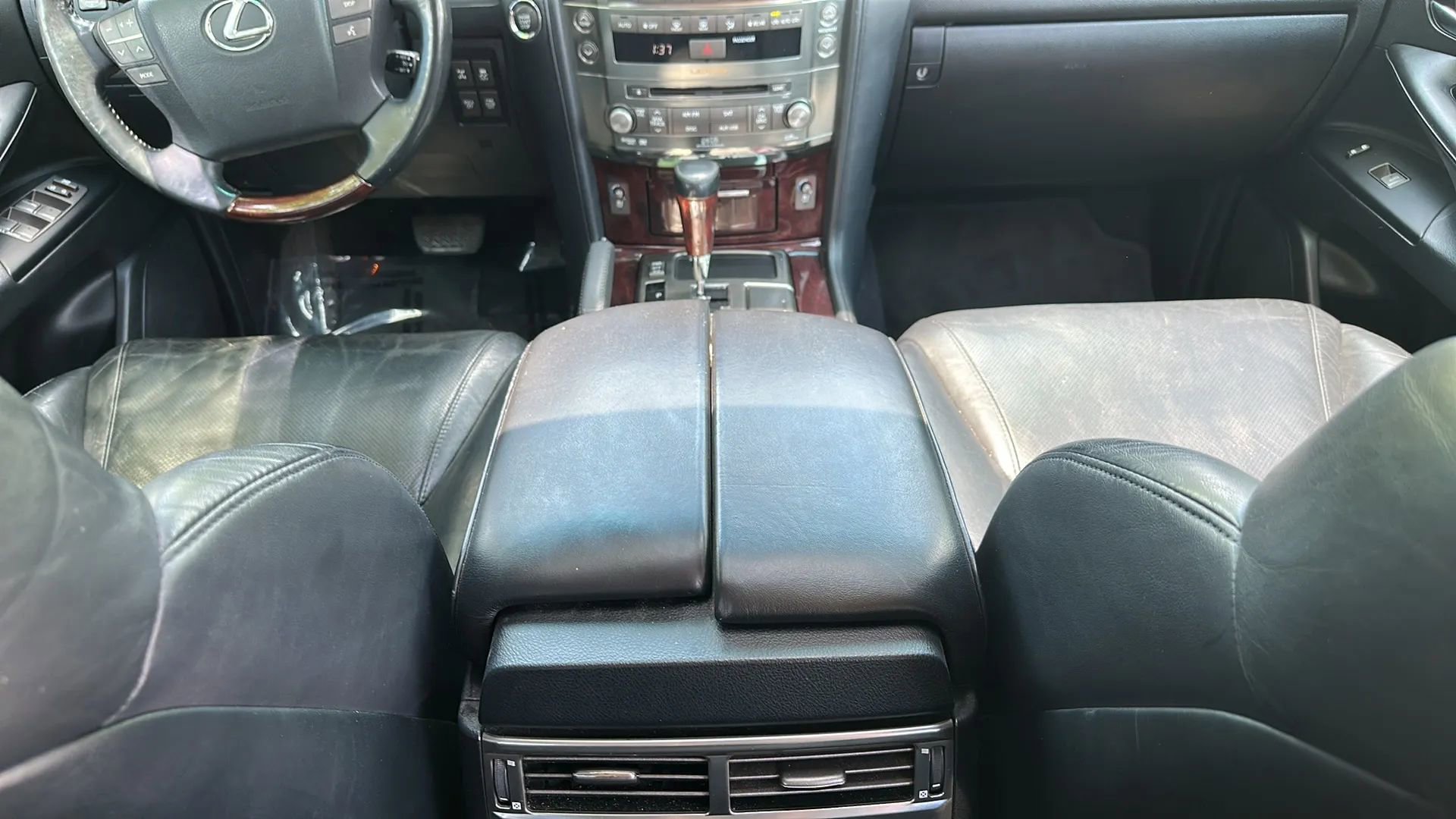 Used 2011 Lexus LX 570 4WD w/ Luxury Pkg image 30