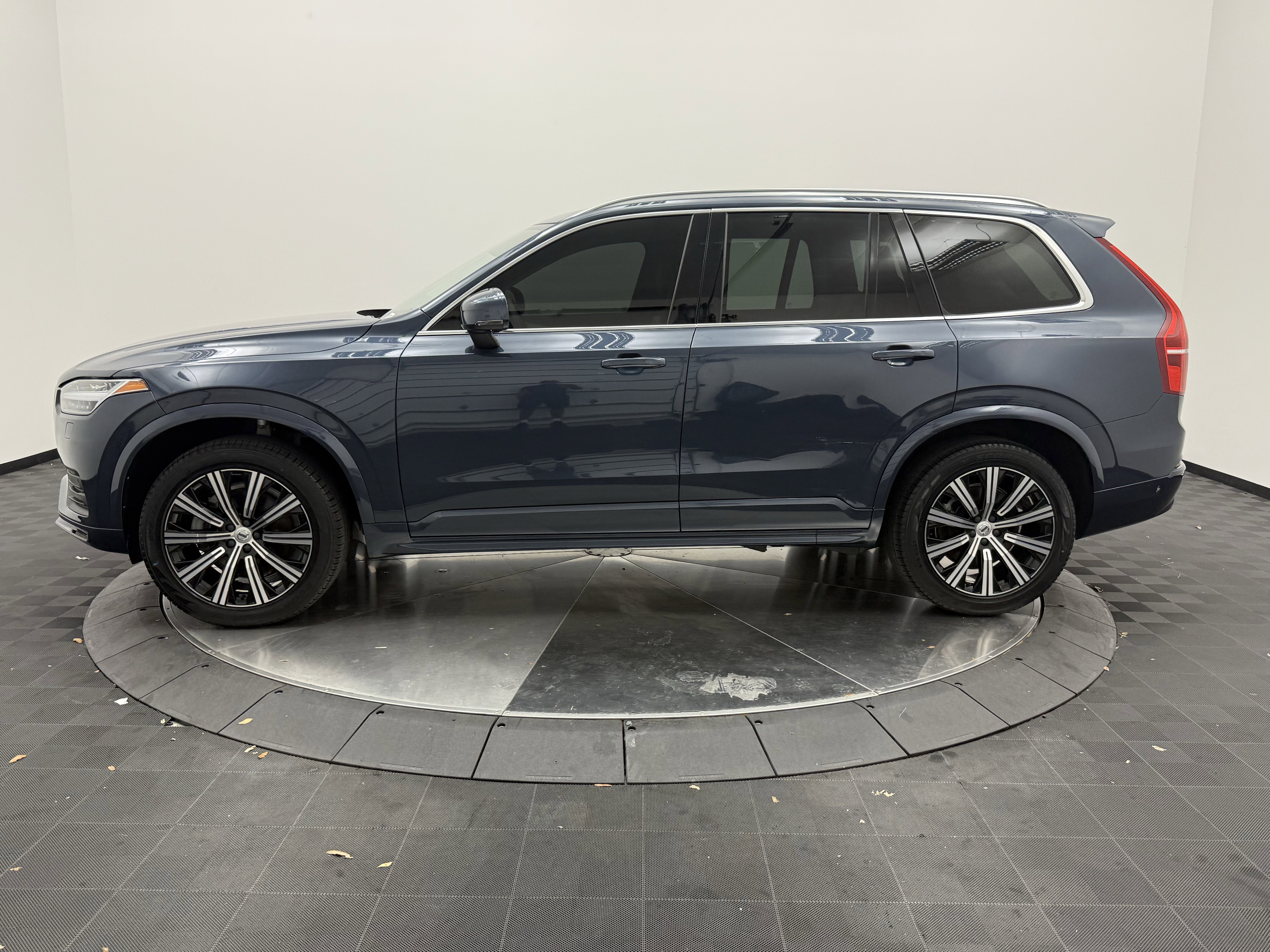 Certified 2023 Volvo XC90 B5 Core w/ Protection Package Premier AWD/4WD image 4