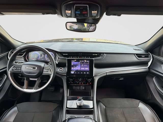 Used 2025 Jeep Grand Cherokee L Altitude AWD/4WD image 18
