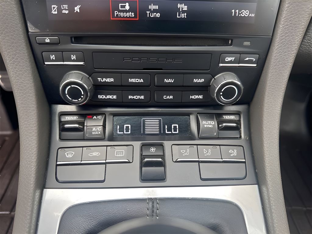 Used 2018 Porsche 911 Carrera image 18