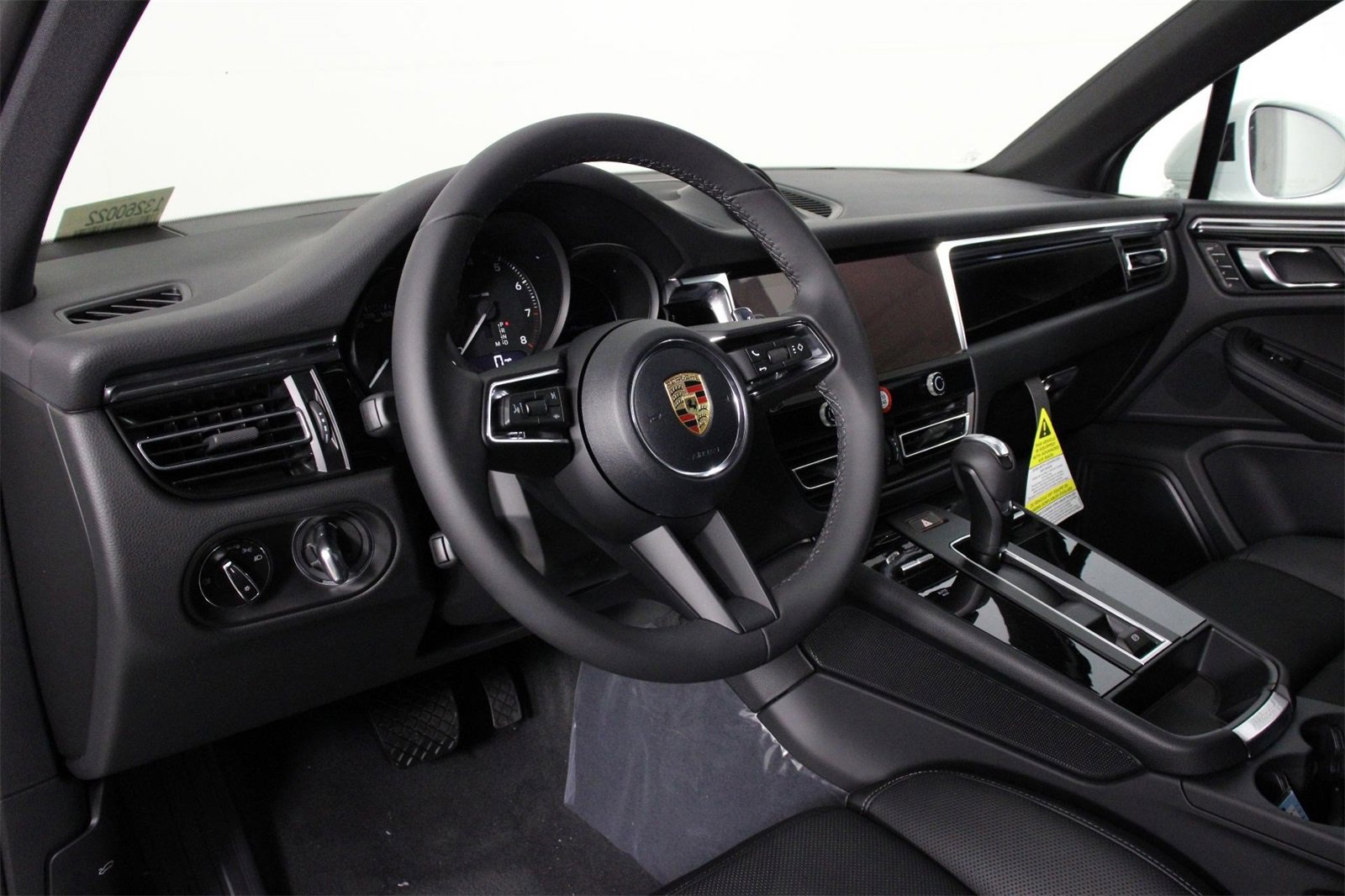 New 2026 Porsche Macan image 4