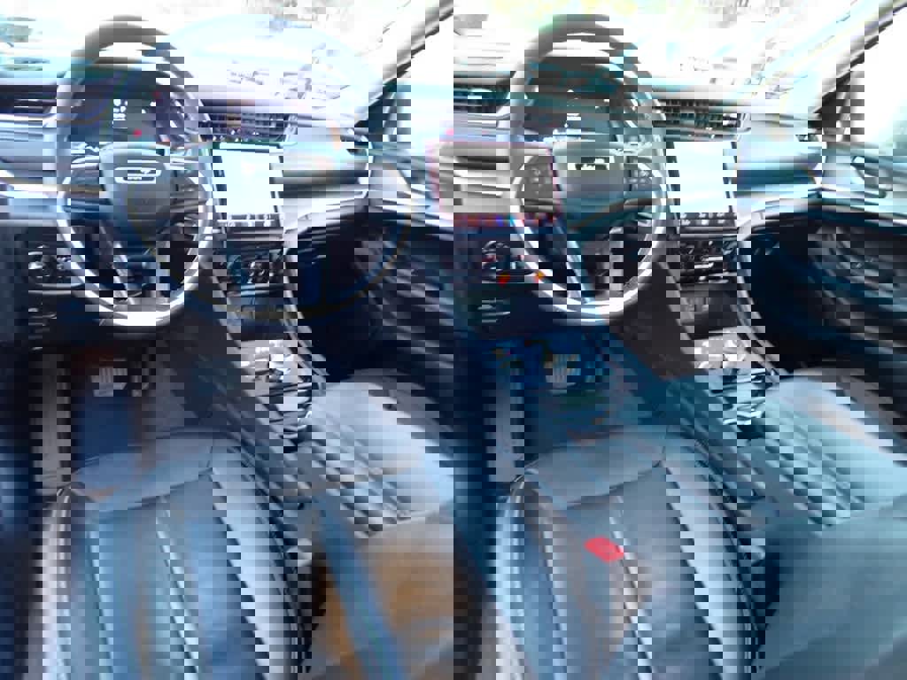 Used 2023 Jeep Grand Cherokee L Limited w/ Black Appearance Package image 15