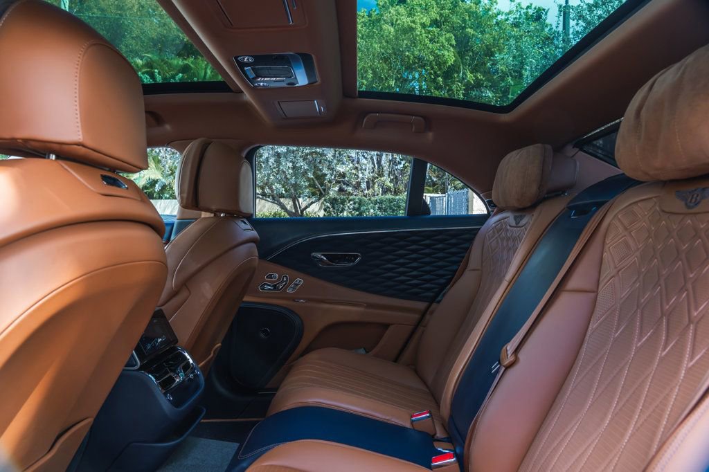 Used 2022 Bentley Flying Spur V8 image 21