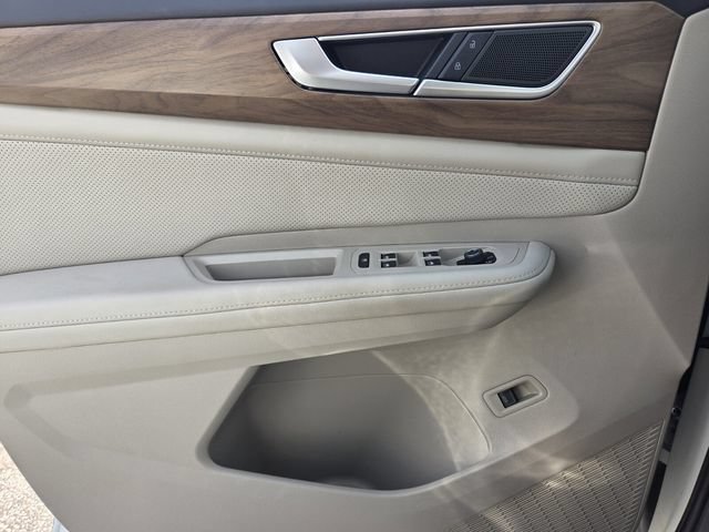 Used 2024 Volkswagen Atlas SE w/ Panoramic Sunroof Package FWD image 24
