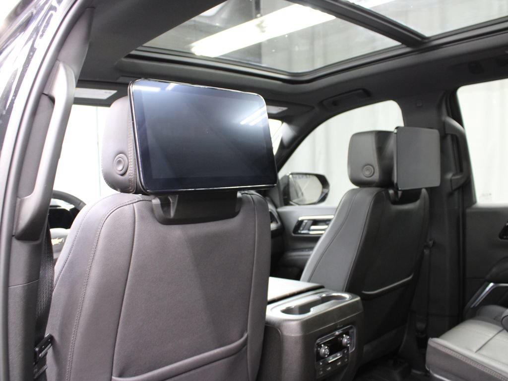 Used 2025 Chevrolet Tahoe High Country AWD/4WD image 18