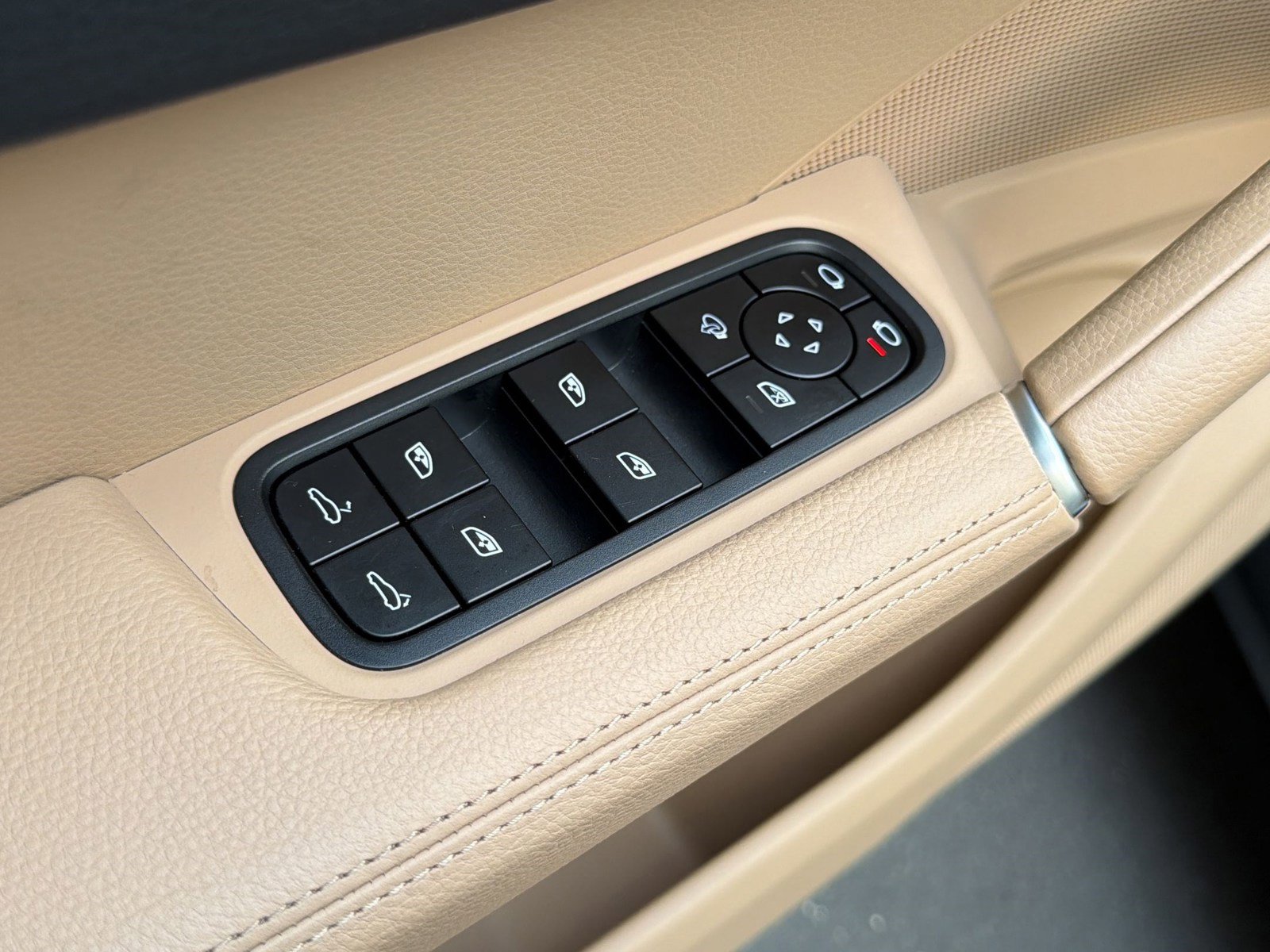 Used 2023 Porsche Cayenne S image 22