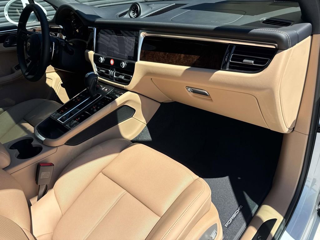 New 2026 Porsche Macan GTS image 17