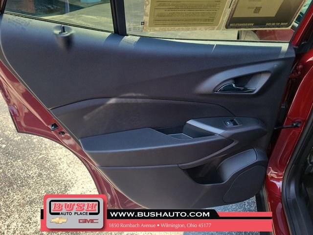 Used 2025 Chevrolet Trax RS w/ Sunroof Package image 14