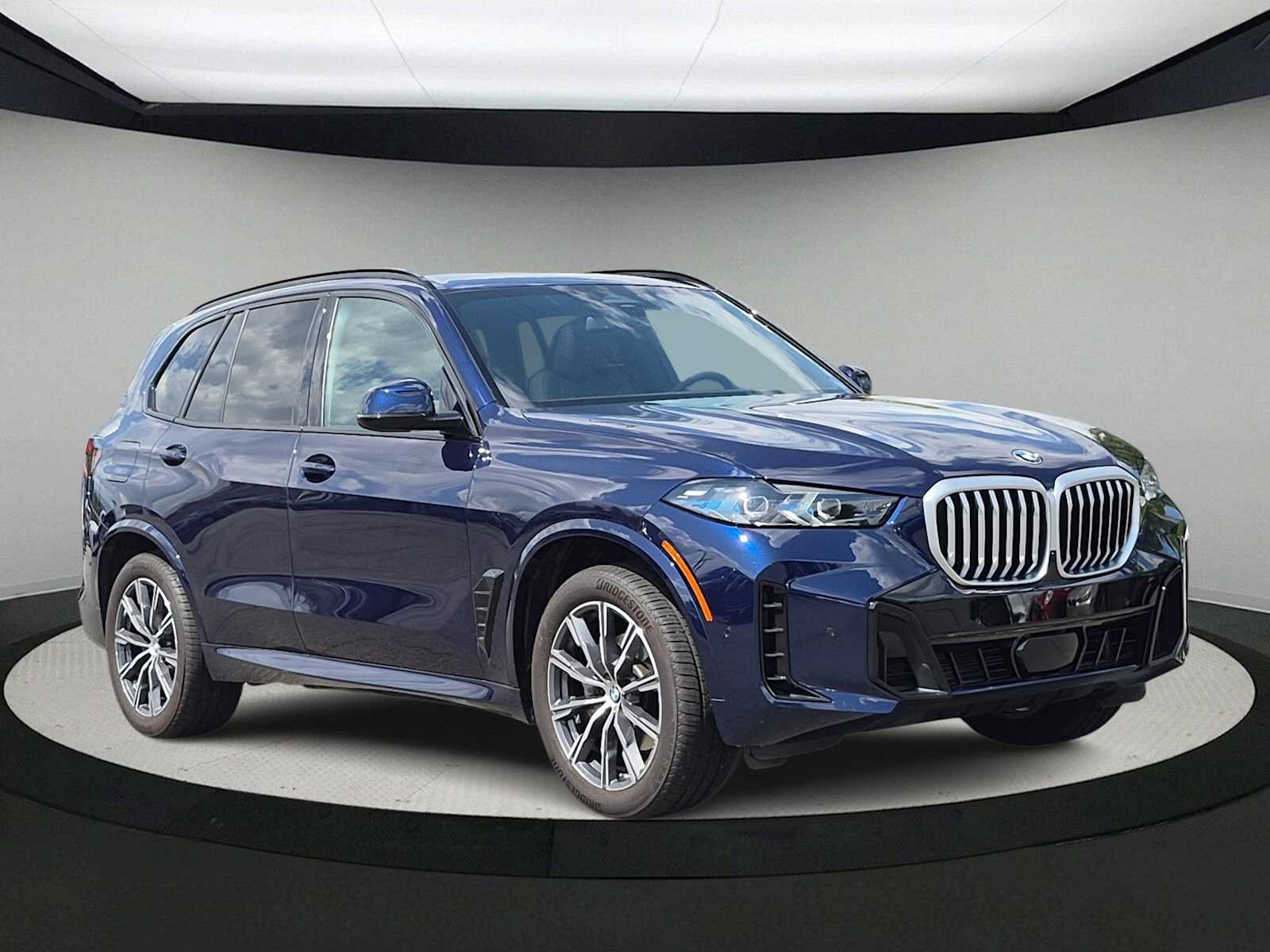 Used 2026 BMW X5 xDrive40i w/ M Sport Package AWD/4WD image 2
