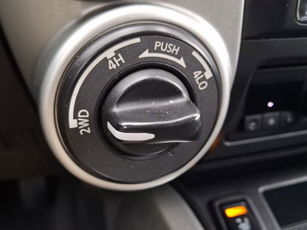 Used 2017 Nissan Titan SV image 25