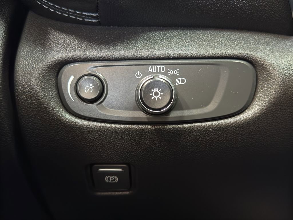 Used 2025 Chevrolet Blazer LT image 31