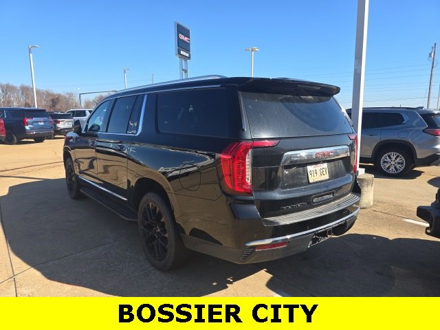Used 2022 GMC Yukon XL SLT w/ SLT Premium Package image 5