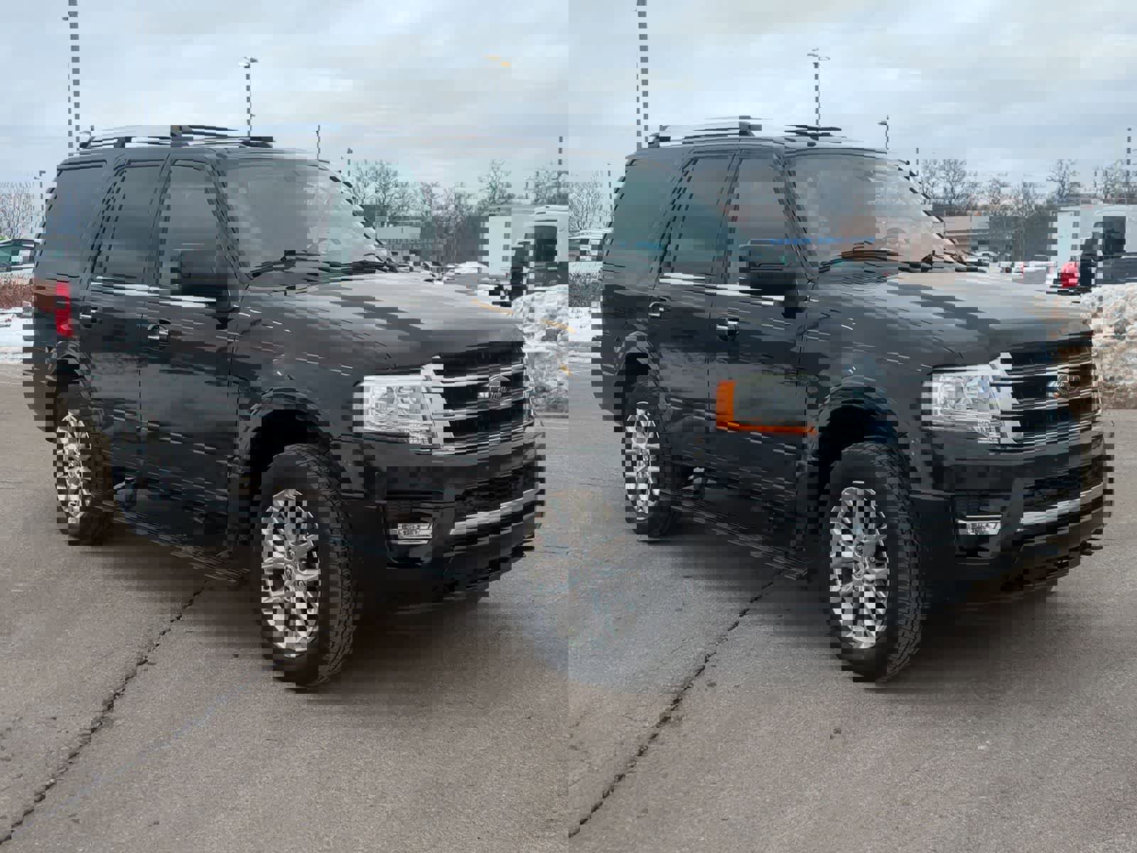 Used 2015 Ford Expedition Limited w/ Equipment Group 301A AWD/4WD image 2