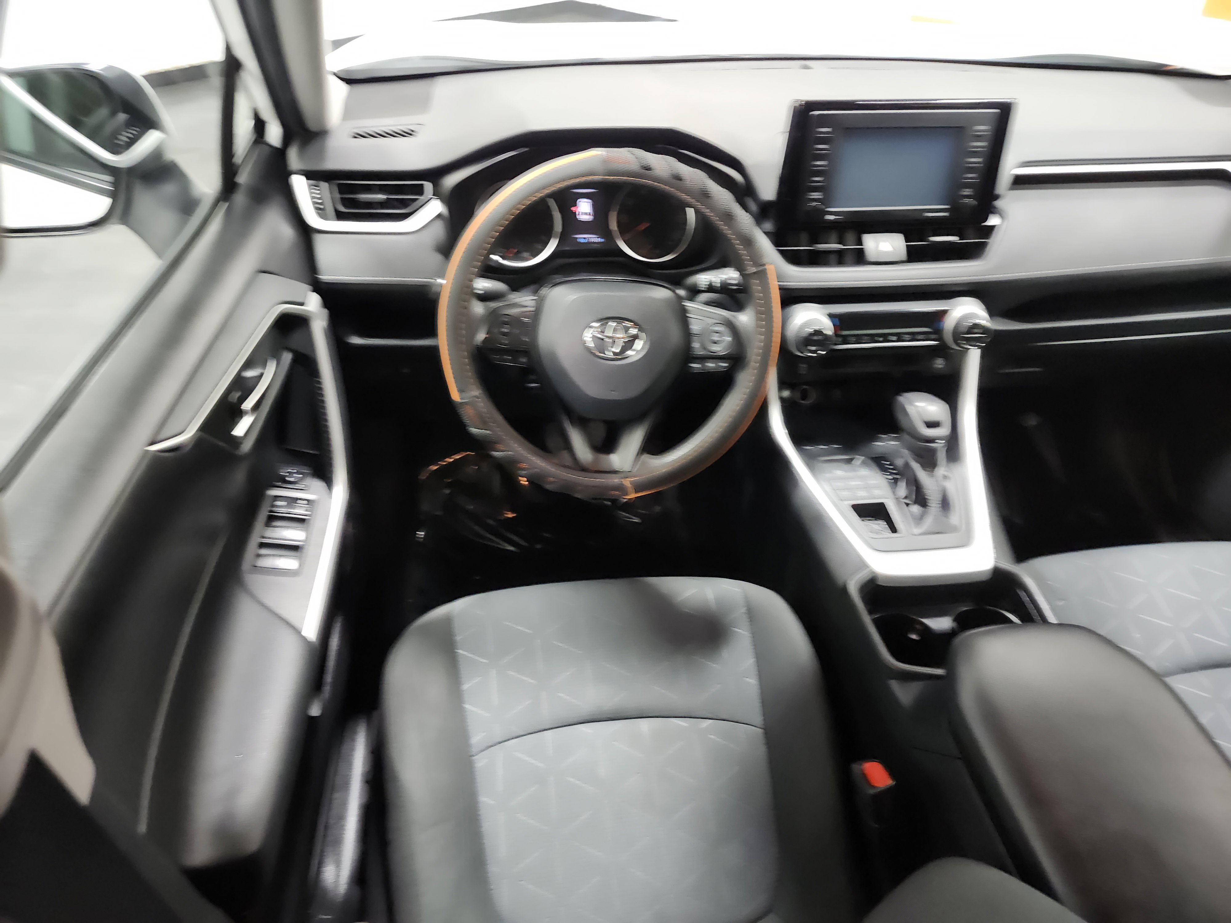 Used 2020 Toyota RAV4 XLE w/ All Weather Liner Package image 28