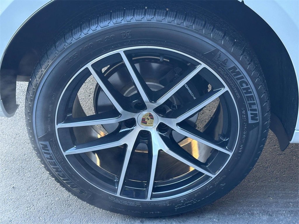 Used 2025 Porsche Macan image 9