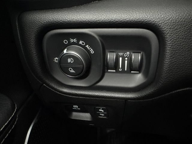Used 2023 RAM 1500 Laramie AWD/4WD image 37