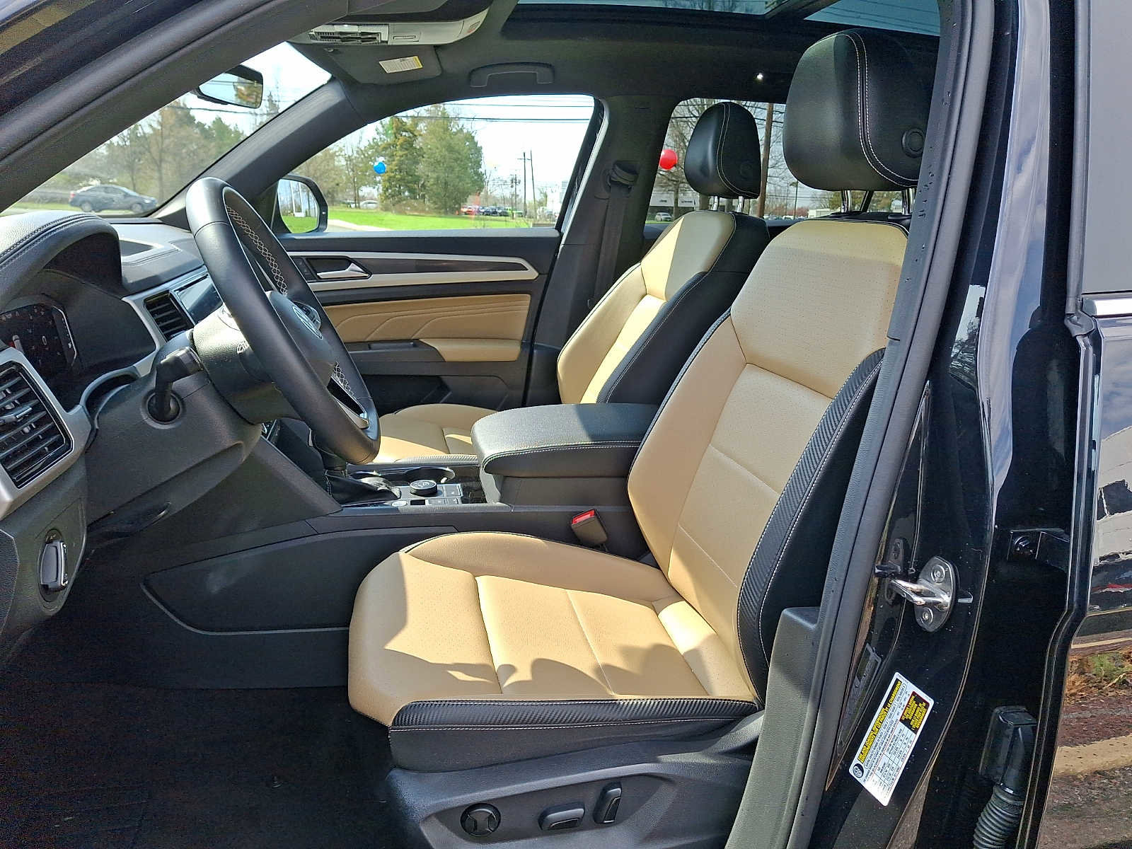 Used 2022 Volkswagen Atlas Cross Sport SE w/ Panoramic Sunroof Package image 10