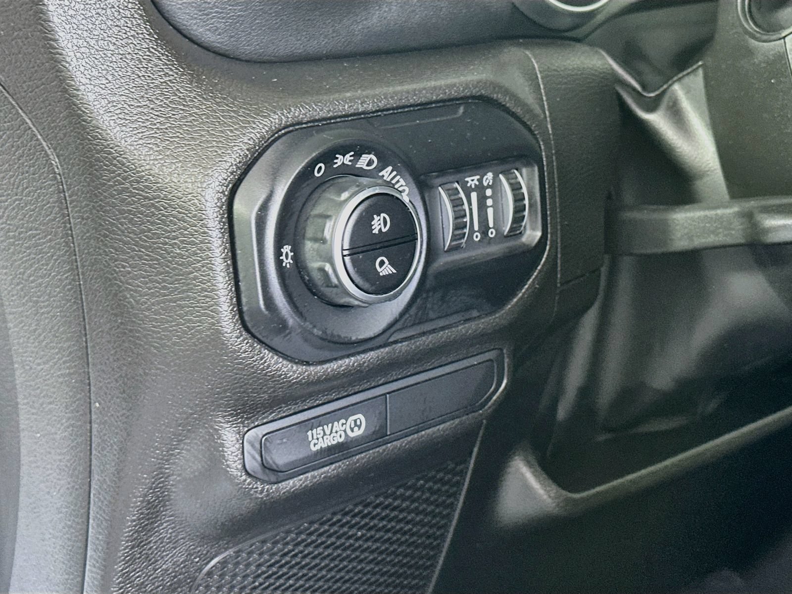Used 2022 Jeep Gladiator Overland AWD/4WD image 10