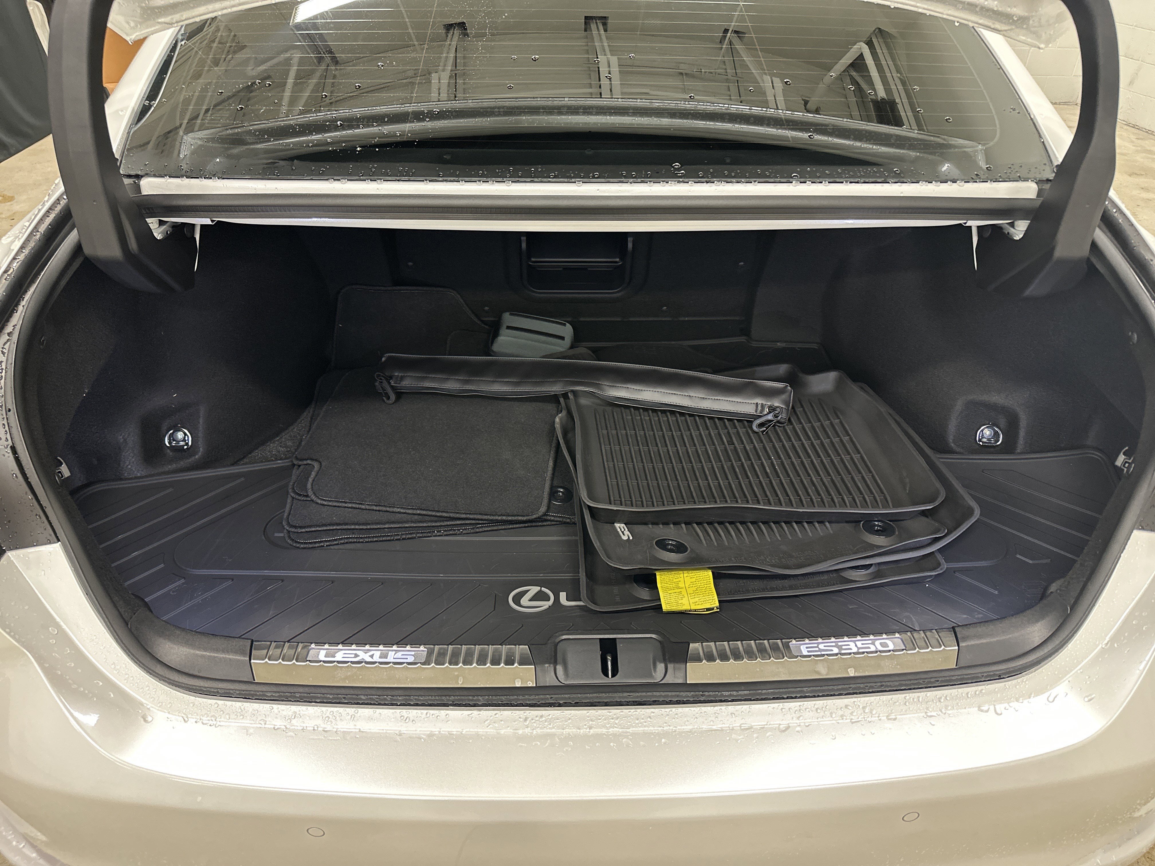 Certified 2025 Lexus ES 350 Luxury w/ Accessory Package (Z1) image 32