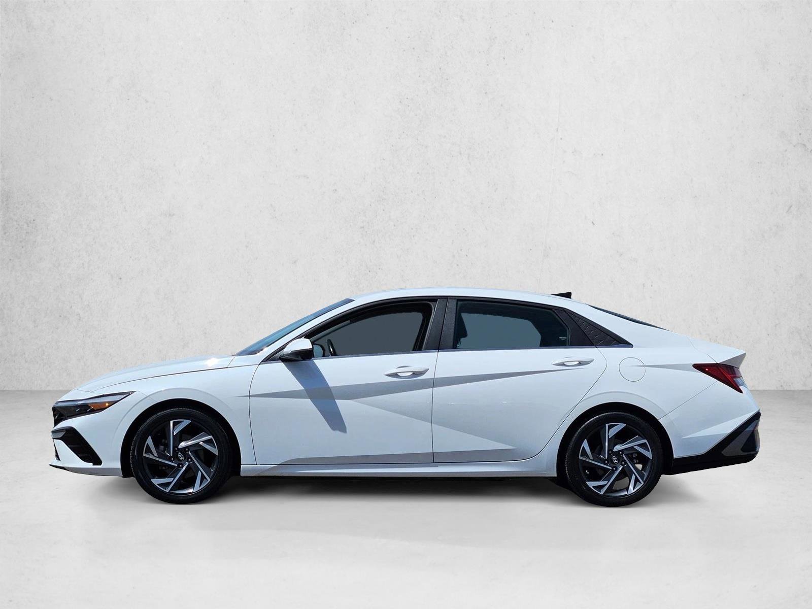 Used 2024 Hyundai Elantra Limited FWD image 9