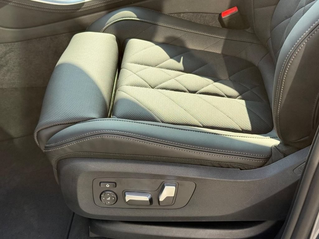 New 2026 BMW X5 xDrive40i AWD/4WD image 17