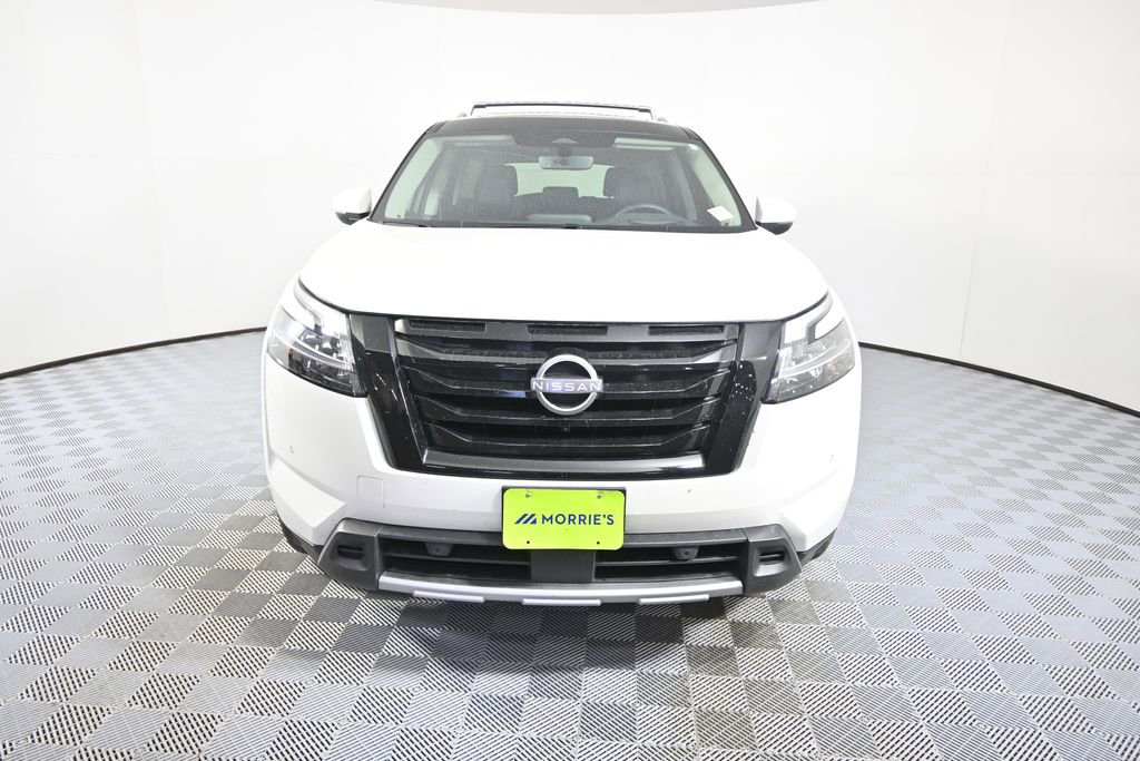 Used 2024 Nissan Pathfinder Platinum w/ Black Appearance Package AWD/4WD image 10