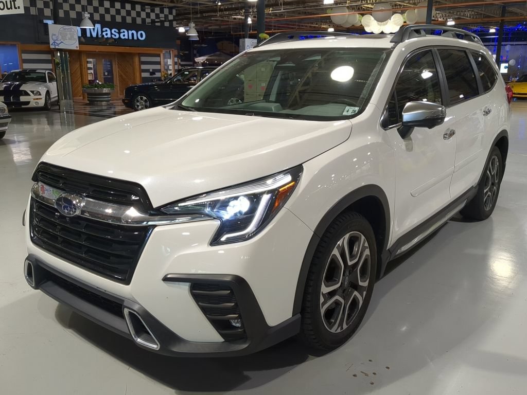 Used 2023 Subaru Ascent Touring AWD/4WD image 1