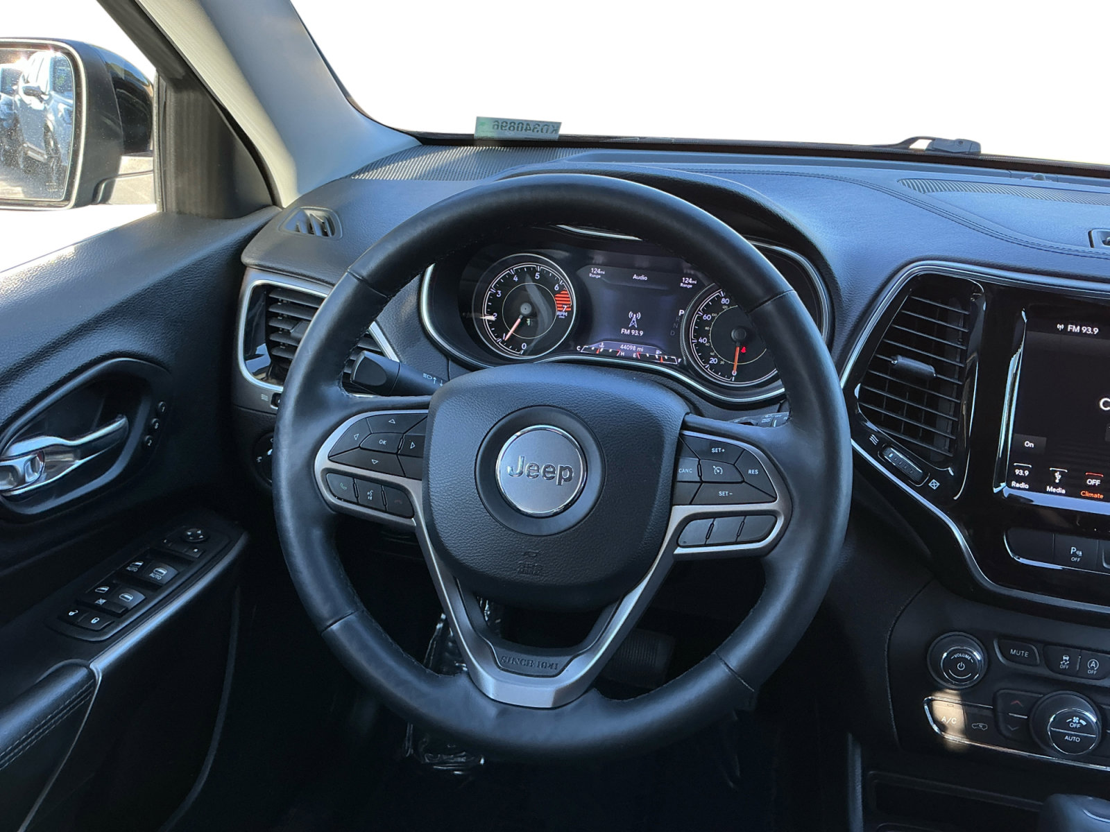 Used 2019 Jeep Cherokee Limited image 11