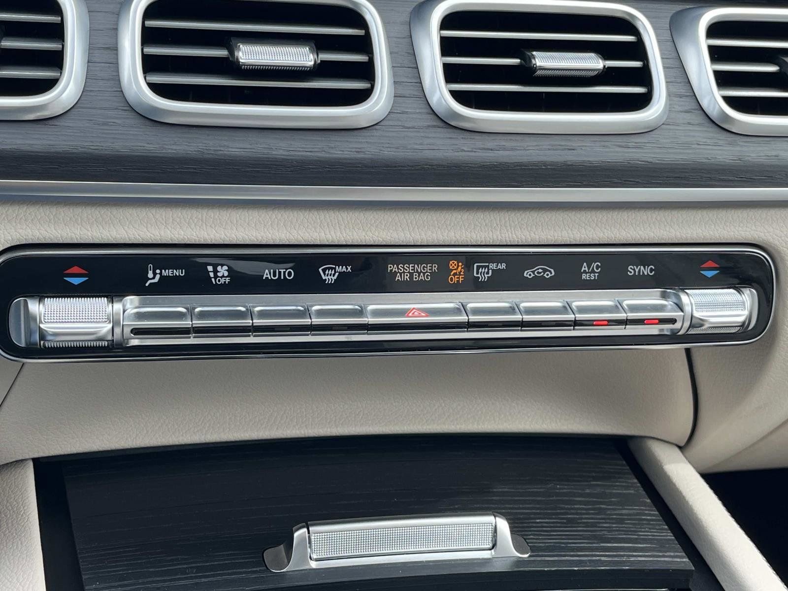 Used 2025 Mercedes-Benz GLE 350 4MATIC image 29